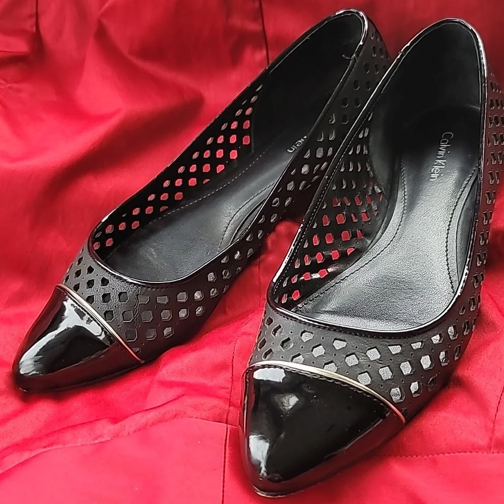 CALVIN KLEIN Elaine black patent ballerina flats 9W